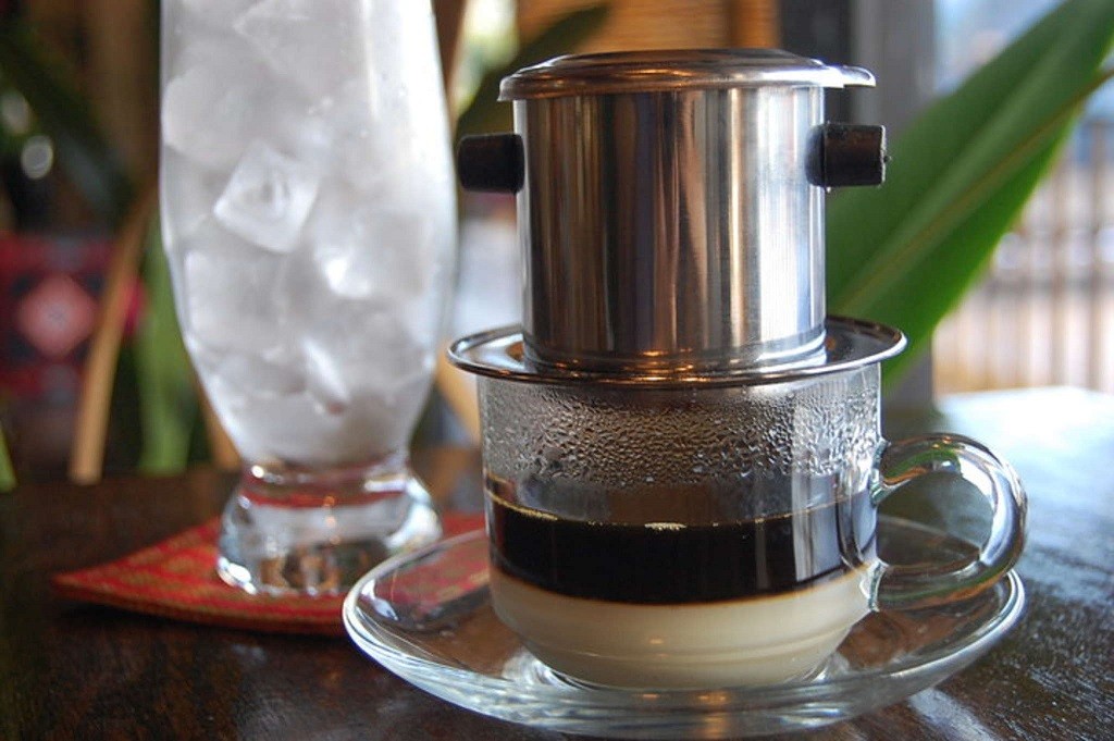 Cách pha cà phê sữa đá thơm ngon hấp dẫn  Bonjour Coffee