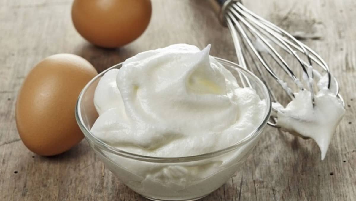 Đánh bông kem trứng sánh mịn, béo ngậy hòa quyện với cafe thơm