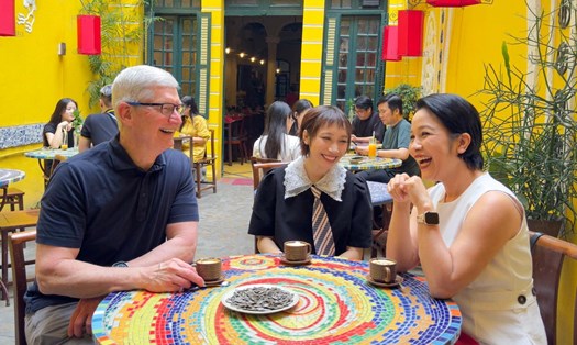 Tim Cook uống cà phê trứng với Mỹ Linh